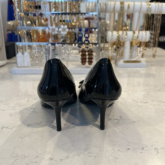 Michael Kors black patent leather with bow heels size 8.5 - Picture 4 of 6